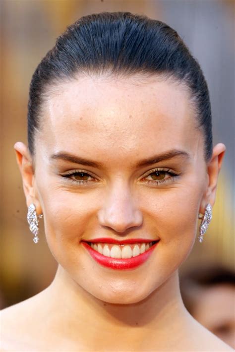 Daisy Ridley Star Wars Hair at Oscars 2016 | POPSUGAR Beauty Photo 6