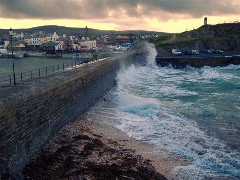 Fenella beach, Peel, Isle of Man © kevin rothwell cc-by-sa/2.0 :: Geograph Britain and Ireland