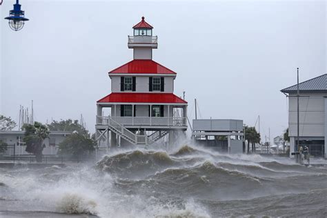 Stunning video shows inside the eye of Hurricane Ida taken by P-3 ...