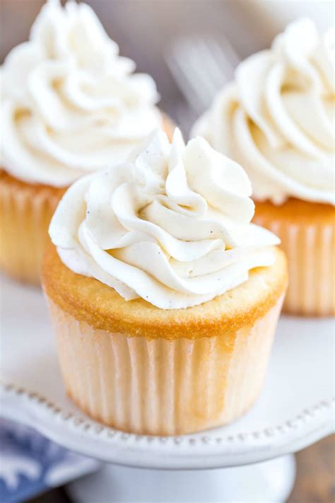 Vanilla Bean Whipped Buttercream Frosting - I Heart Eating