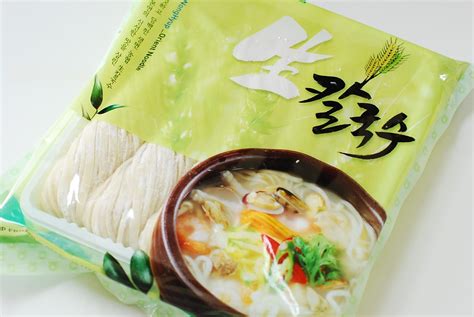 Dak Kalguksu (Chicken Noodle Soup) - Korean Bapsang