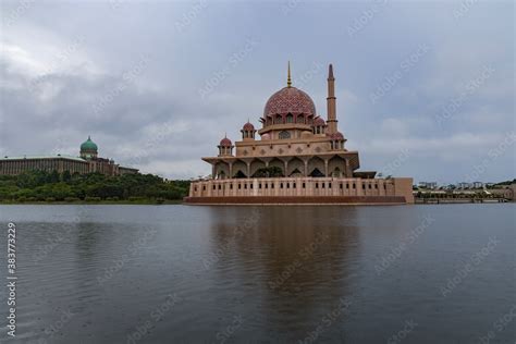 The Putra Mosque (Malay: Masjid Putra) is the principal mosque of ...