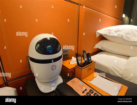 Robot hotel hi-res stock photography and images - Alamy