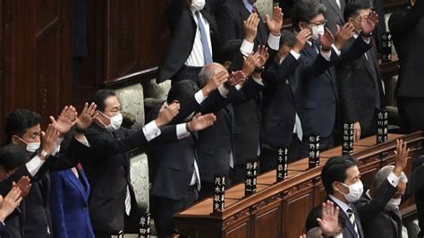 Japan PM dissolves lower house for Oct. 31 national election : NPR