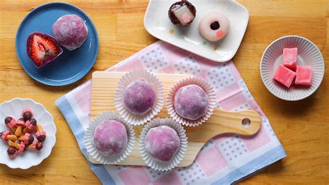 Strawberry Daifuku Mochi Recipe by Maklano