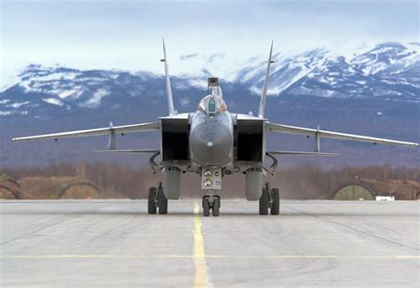 Mikoyan MiG-31 (Foxhound) Long-Range High-Speed Interceptor Aircraft