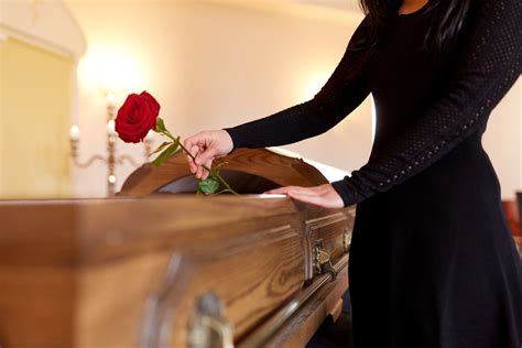 3 Reasons to Have a Visitation - Funeral Basics