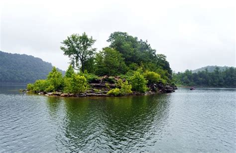 Scenic Boating Trips: Center Hill Lake - Williamson Source