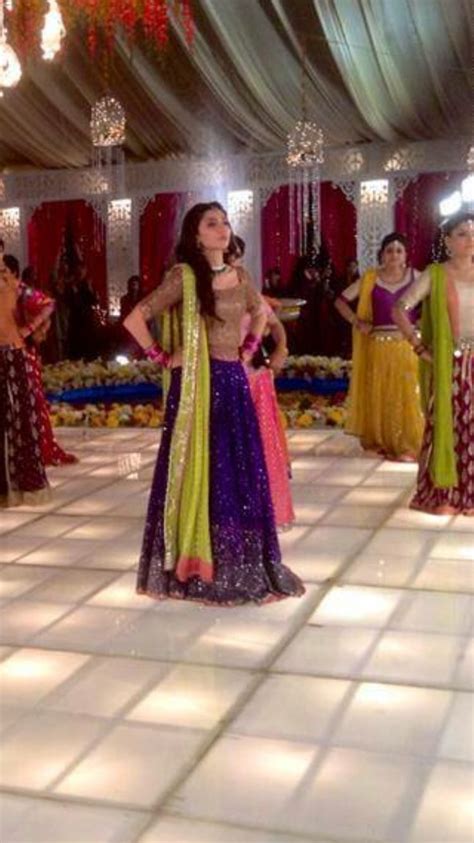 Mahira Khan bin roye lehnga blue