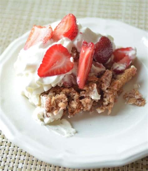 Soda Cracker Pie With Strawberries and Cream