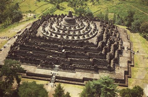 Borobudur – the World’s Largest Buddhist Temple – Siam Rat Blog