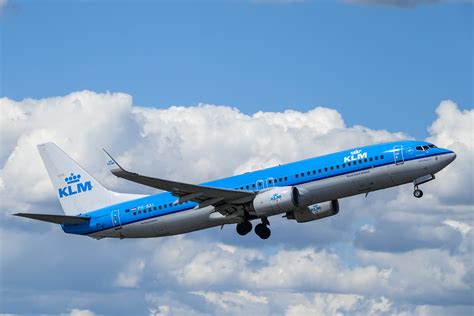 KLM, Boeing 737 - 800, foto Shutterstock_1132702742-1, 2020 - TravMagazine