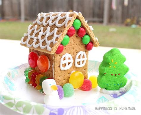 How to Make Graham Cracker Gingerbread Houses - Happiness is Homemade