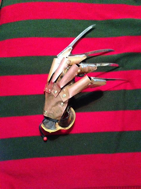 How to Make a Freddy Krueger Glove Freddy Krueger, Feliz Halloween, Halloween Party, Halloween ...