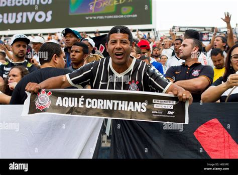 SÃO PAULO, SP - 17.09.2016: CORINTHIANS X PALMEIRAS - Corinthians fans ...