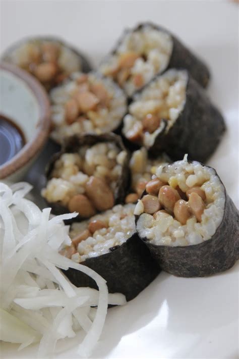 Macrofood Everyday: Natto Sushi