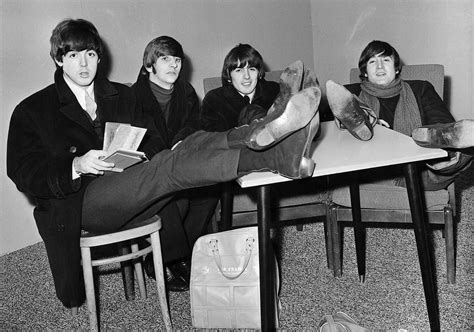 The Beatles backstage at the King's Hall in Belfast, 2 November 1964 | The beatles, Beatles ...