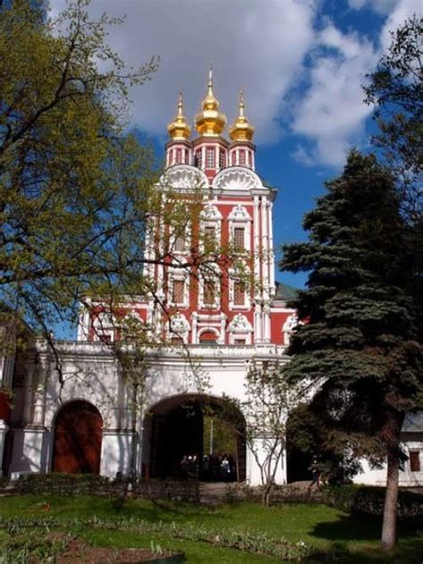 Attractive Novodevichy Convent - Wander Lord