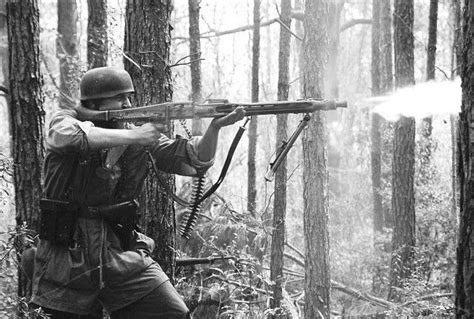 Fallschirmjager firing an MG-42 Ww2 Pictures, Ww2 Photos, Military Pictures, German Soldiers Ww2 ...