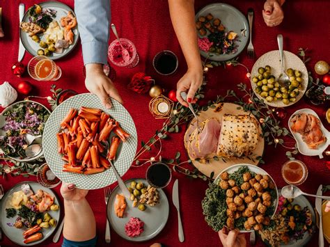 How to style a Christmas table