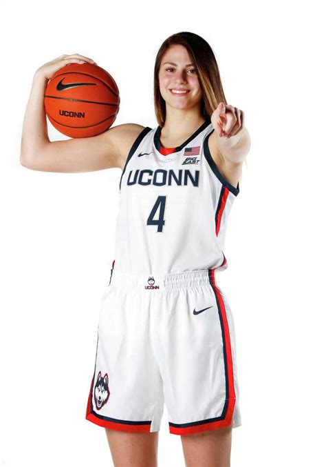 'Oh my gosh': Early enrollee Saylor Poffenbarger settling in to new life at UConn