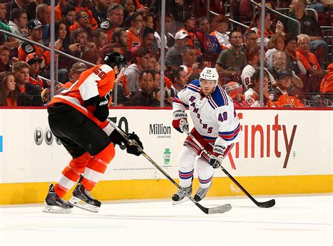 Great photos from the New York Rangers vs Philadelphia Flyers match ...