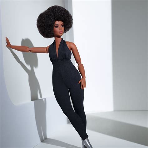 Barbie Looks Doll (Curvy, Brunette) – Mattel Creations