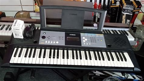 Yamaha PSR-E233 Digital Keyboard - Black | Reverb