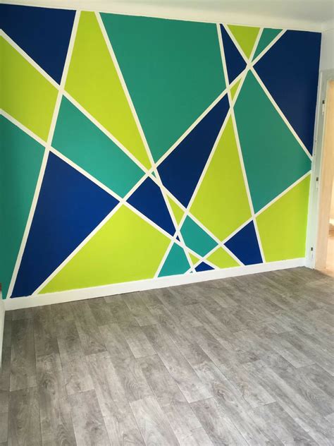 This is nice way how u can paint ur walls. Follow me for more ideas! | Geometric wall paint, Diy ...