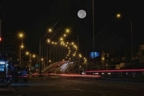 Gambar Pemandangan Jalan Raya Malam Hari - Kumpulan gambar panorama alam