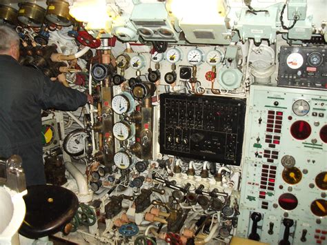 File:HMS Ocelot ballast tank controls.JPG - Wikimedia Commons