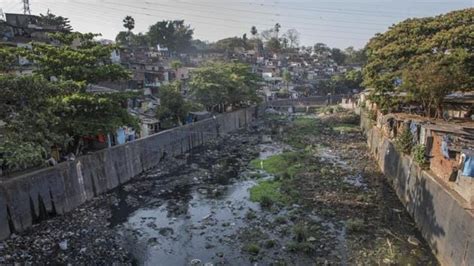 BMC’s clean-up plan for Mumbai’s Mithi river set to sail in June | Mumbai news - Hindustan Times