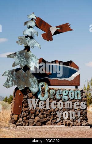 Welcome to California sign at the Oregon border on US highway 395 Stock ...