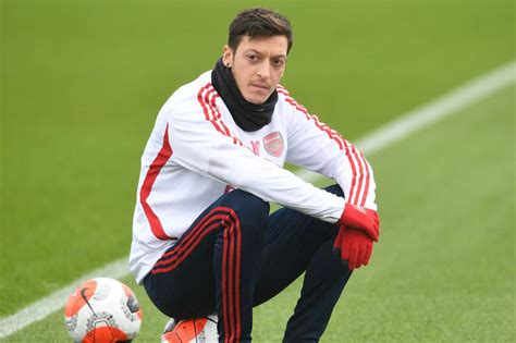 The Wizard of Ozil - Never Manage Alone