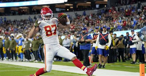 Chiefs TE Travis Kelce makes more NFL history with latest 100-yard game