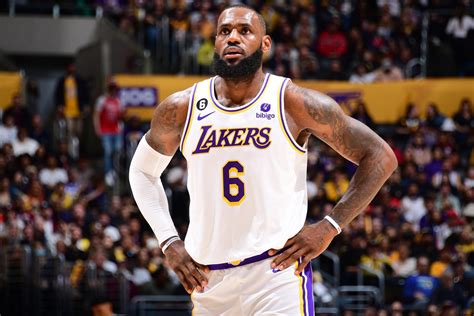 LeBron James returns for playoff push with Lakers | NBA.com