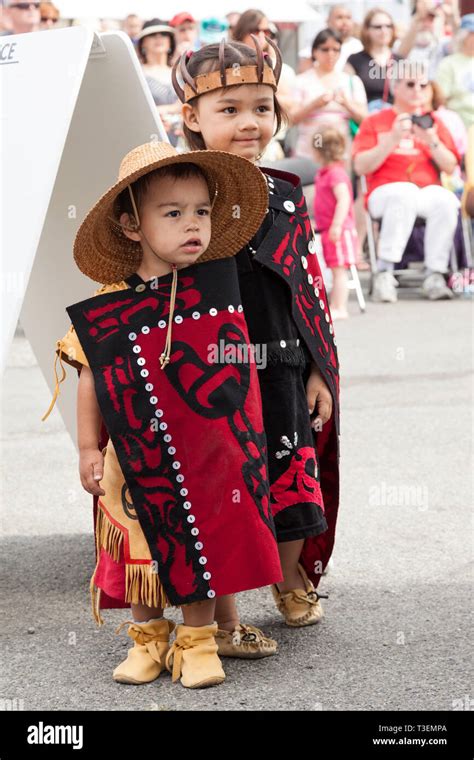 Traditional tlingit hi-res stock photography and images - Alamy