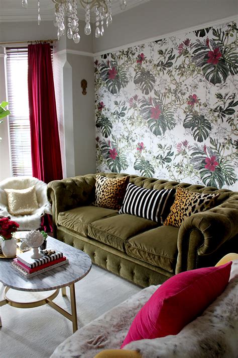 How to Create a Feature Wall with Wallpaper - Swoon Worthy