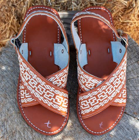 MENS EMBROIDERED HUARACHE Mexican Sandals With Cushioned Sole - Etsy