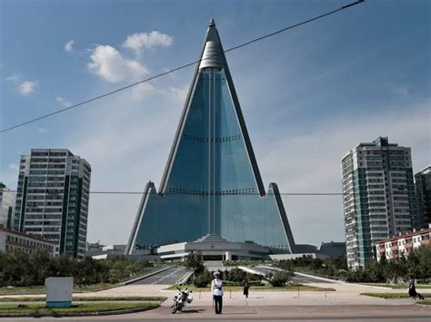 Largest Unoccupied Hotel : Pyongyang Hotel in North Korea : r/evilbuildings