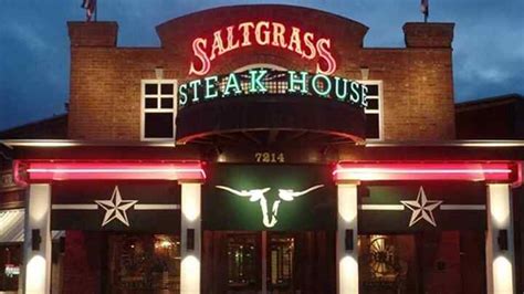 Happy Hour At Saltgrass: What Time Is It & What Is On The Menu? - Cheffist