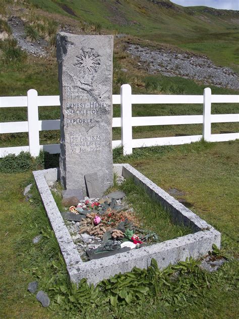 File:Shackleton Grave SouthGeorgia.jpg - Encyclopedia Westarctica