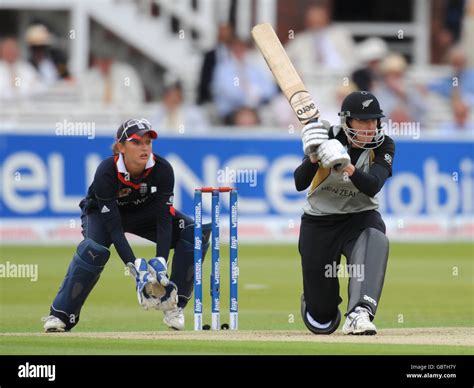 England wicket keeper sarah taylor hi-res stock photography and images - Alamy