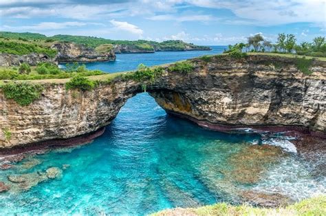 10 Best Islands Near Bali For Romantic Island Hopping