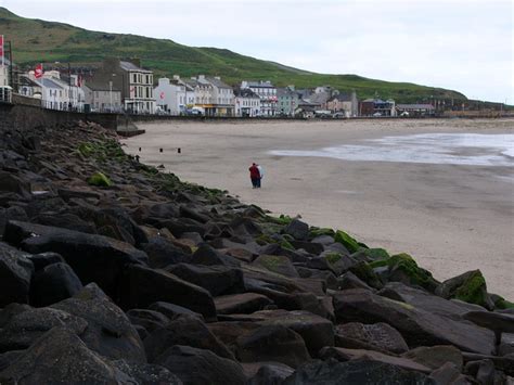 Peel beach and seafront buildings Photo | UK Beach Guide