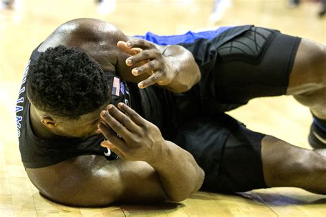 Zion Williamson suffers eye injury, but No. 1 Duke survives