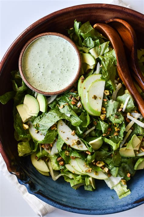 Green Salad with Creamy Herb Dressing - Macrostax