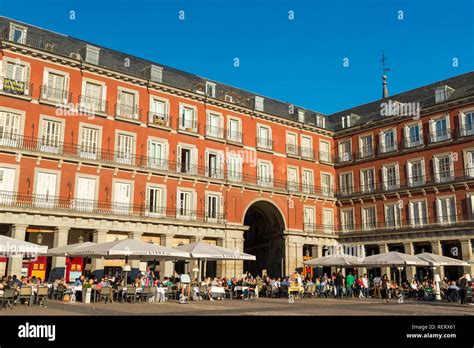 Restaurants in the Plaza Mayor, Madrid, Spain Stock Photo - Alamy