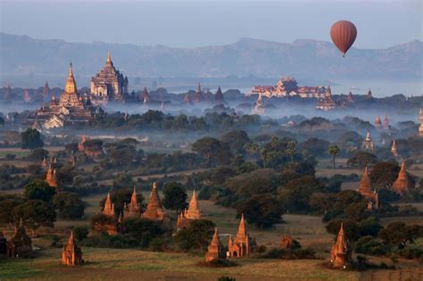 Premium Photo | Archaeological zone bagan myanmar