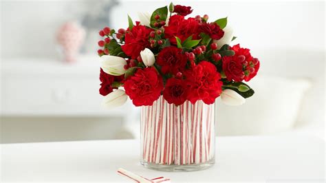 Candy Cane Centerpiece | Simple holiday decor, Paper vase, Holiday decor